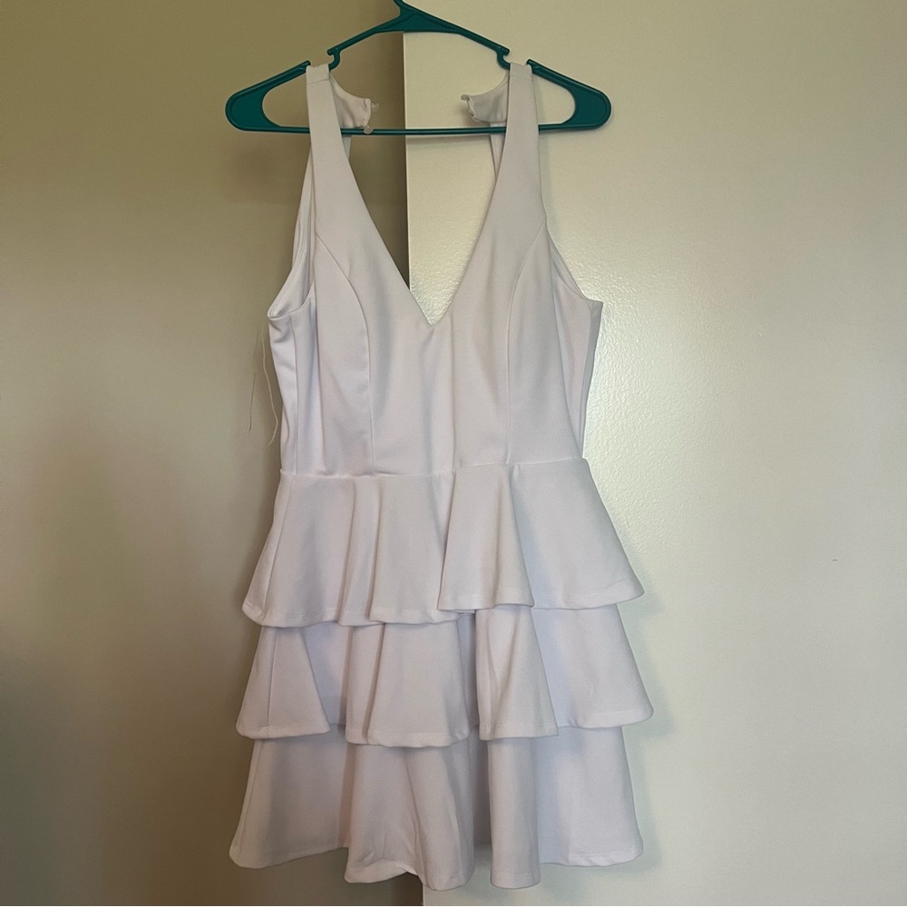 Elegant White Sleeveless Dress